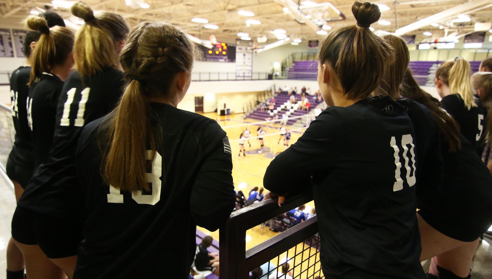 Freeburg def. Mascoutah 25-23, 25-21